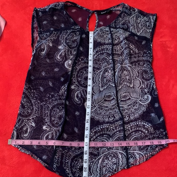 A.N.A. A New Approach Top with Cap Sleeves , Size Medium - Picture 14 of 16